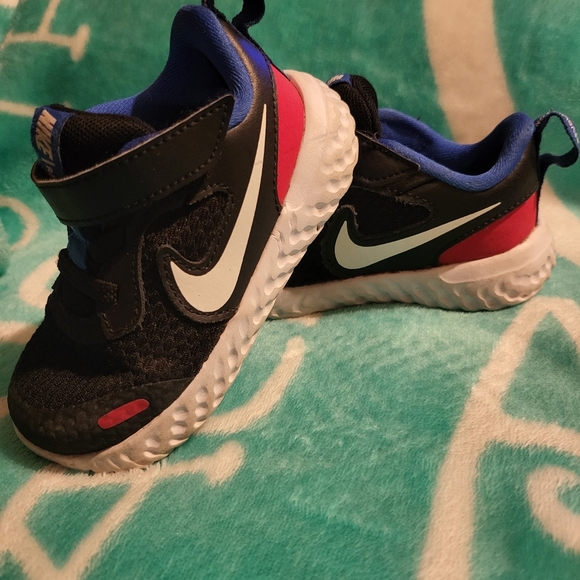 Toddler size 6 nike shoes - Picture 2 of 4